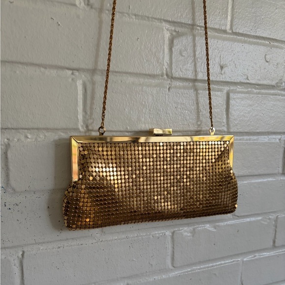 La Regale Gold Sequined Mesh Evening Clutch w/ Shoulder Chain, EUC - Picture 2 of 7